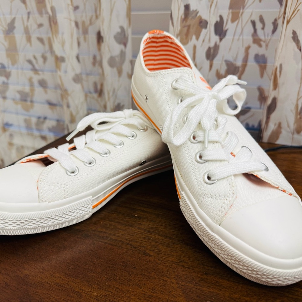 Just Like You Like It Women’s size 8 Men’s Sz 6 White and Orange Unisex Sneakers - Picture 6 of 6
